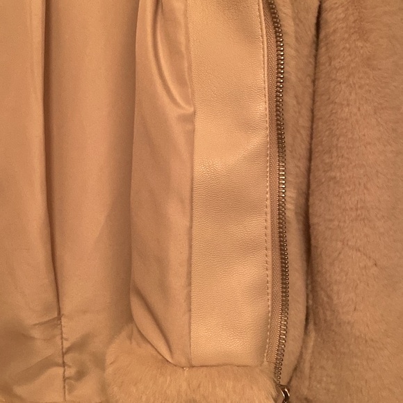 Zara woman’s fur hooded jacket - Picture 5 of 9